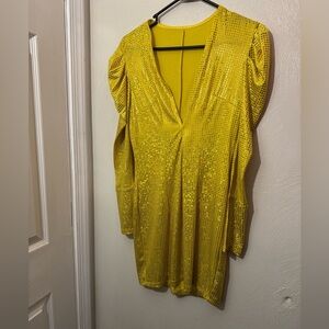 Elegant v-neck dress
Size medium
Only wore it once